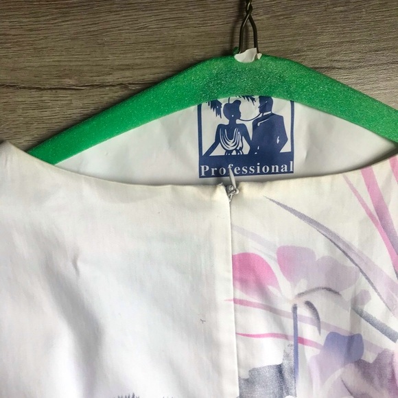 Summer blow out $9!! White with florals Ladies dress. - Picture 10 of 12